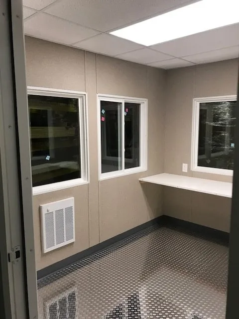 8×10 Guard Booth - Image 4