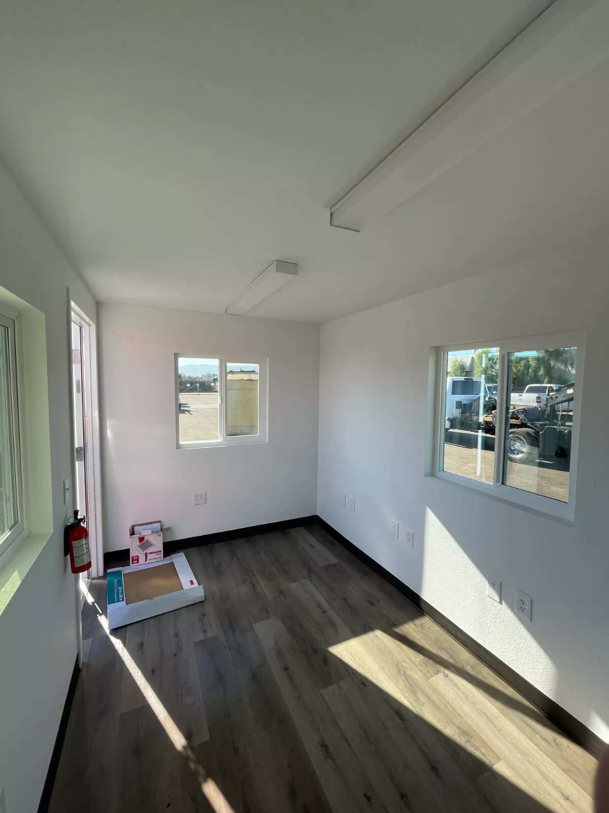 20 foot office refurbished shipping container - Image 5